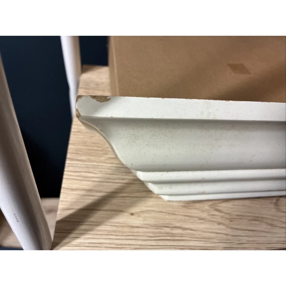 The Unbranded Brand 12 white